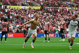 Poslední gól Tommyho Watsona poslal Sunderland zpět do Premier League